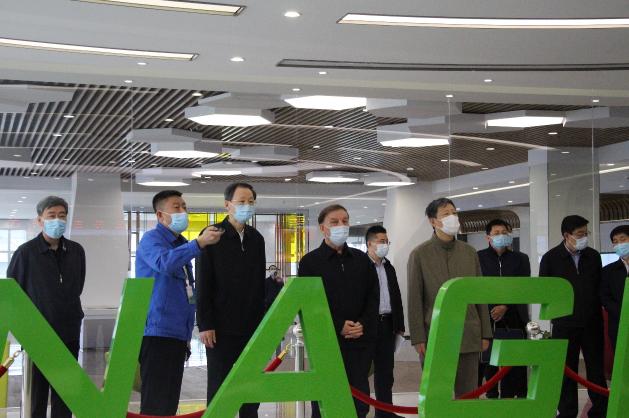 全国人大常委会副委员长艾力更・依明巴海到CA88通州项目开展科普法执法检查